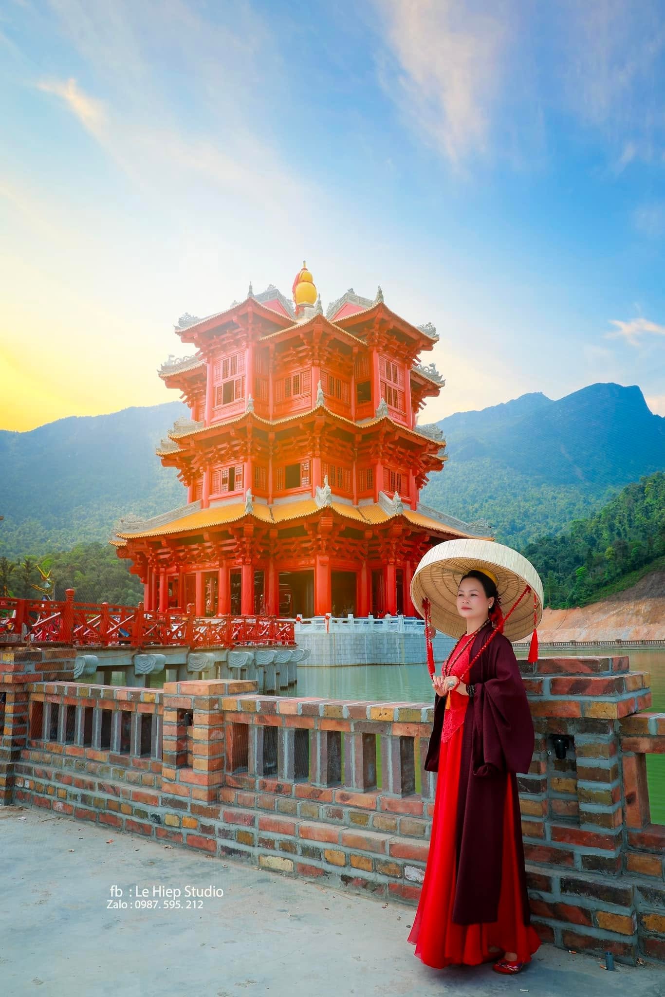 Tháp cổ hoàng hôn - Le Hiep Studio